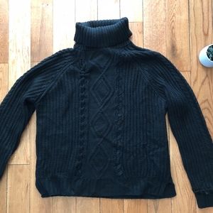 Turtle-neck Knit Sweater